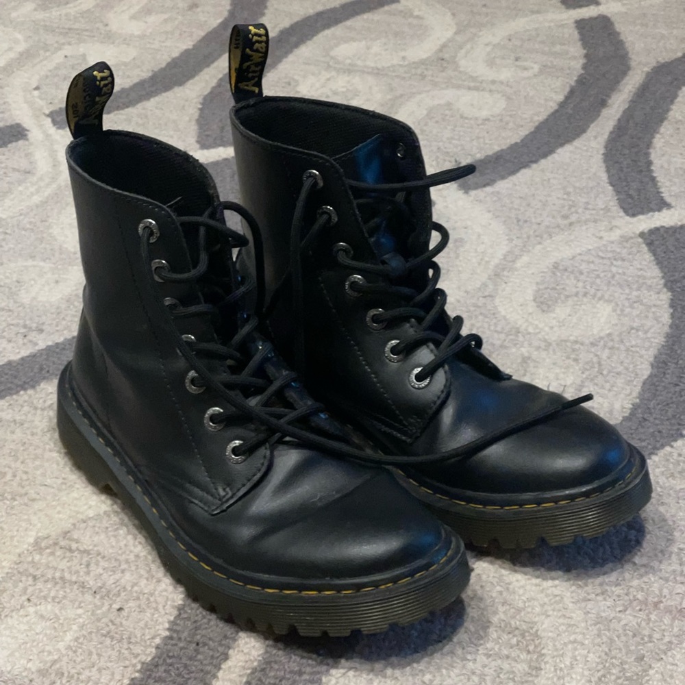 Women’s Dr Martens 1460 Smooth Leather Lace Up Boots